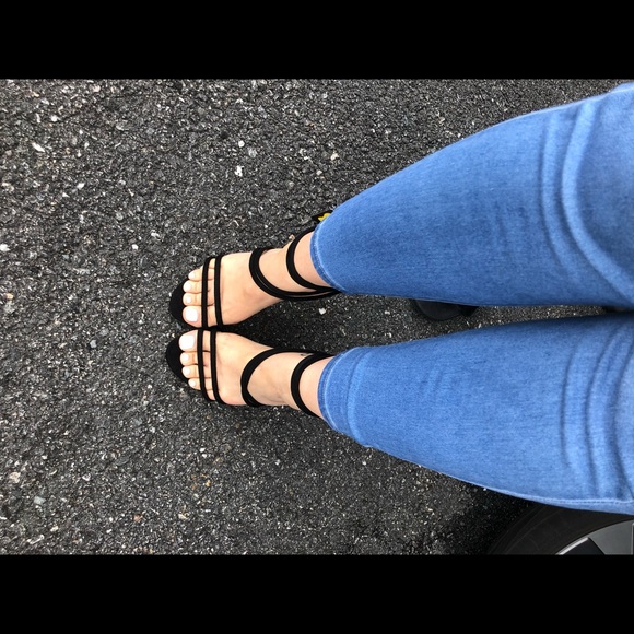 🌷Spring🌷 Black heels - Picture 6 of 8
